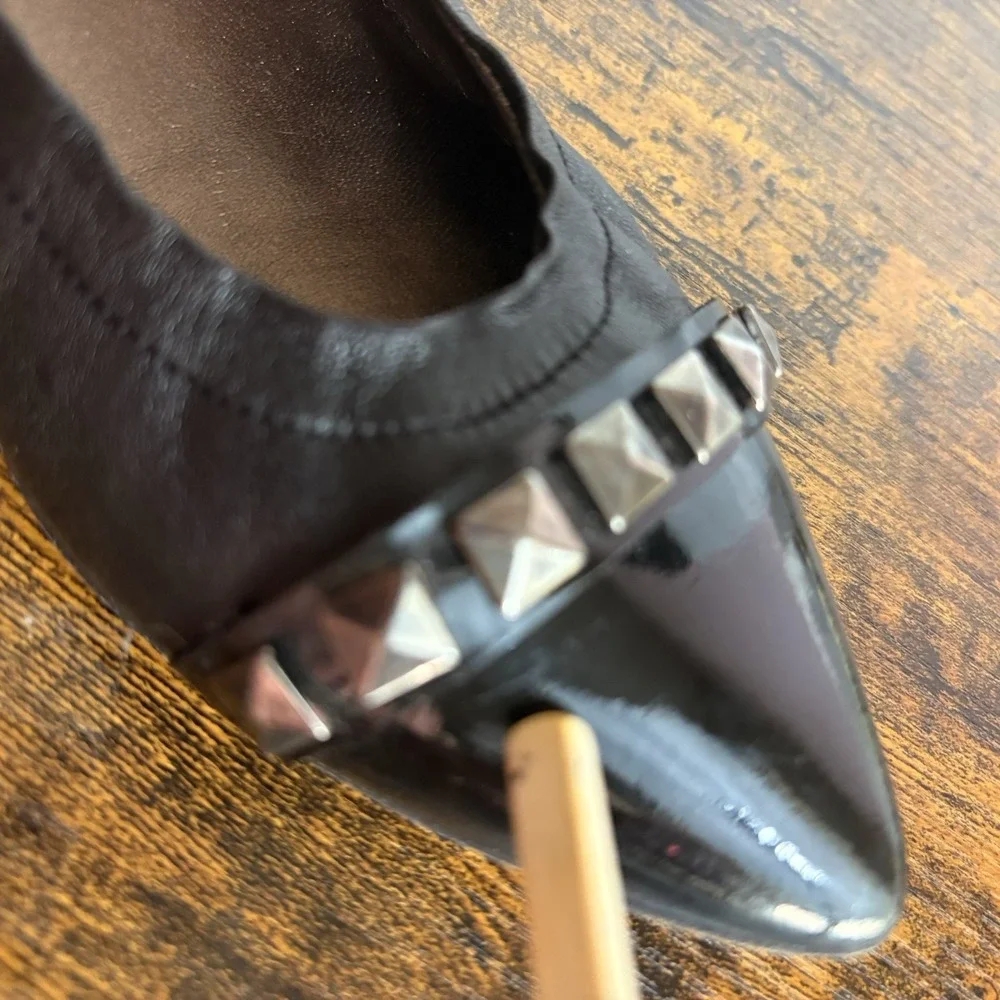 AGL Leather Pumps Womens Sz 6 Black‎ Low Heel Metal Accent Classic